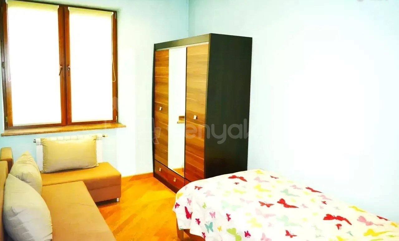 3 Սենյականոց Բնակարան Քարե Շենքում, 105քմ, 6/6 հարկ, Կապիտալ Վերանորոգված