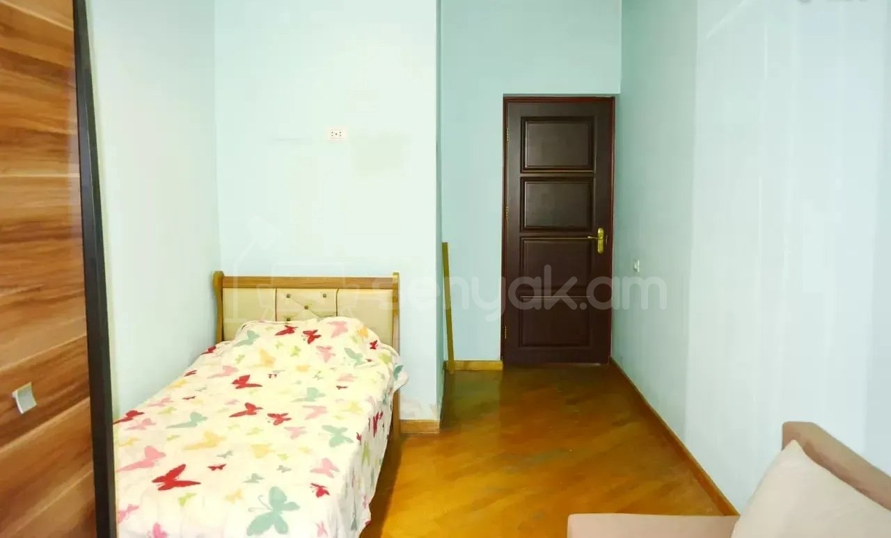 3 Սենյականոց Բնակարան Քարե Շենքում, 105քմ, 6/6 հարկ, Կապիտալ Վերանորոգված