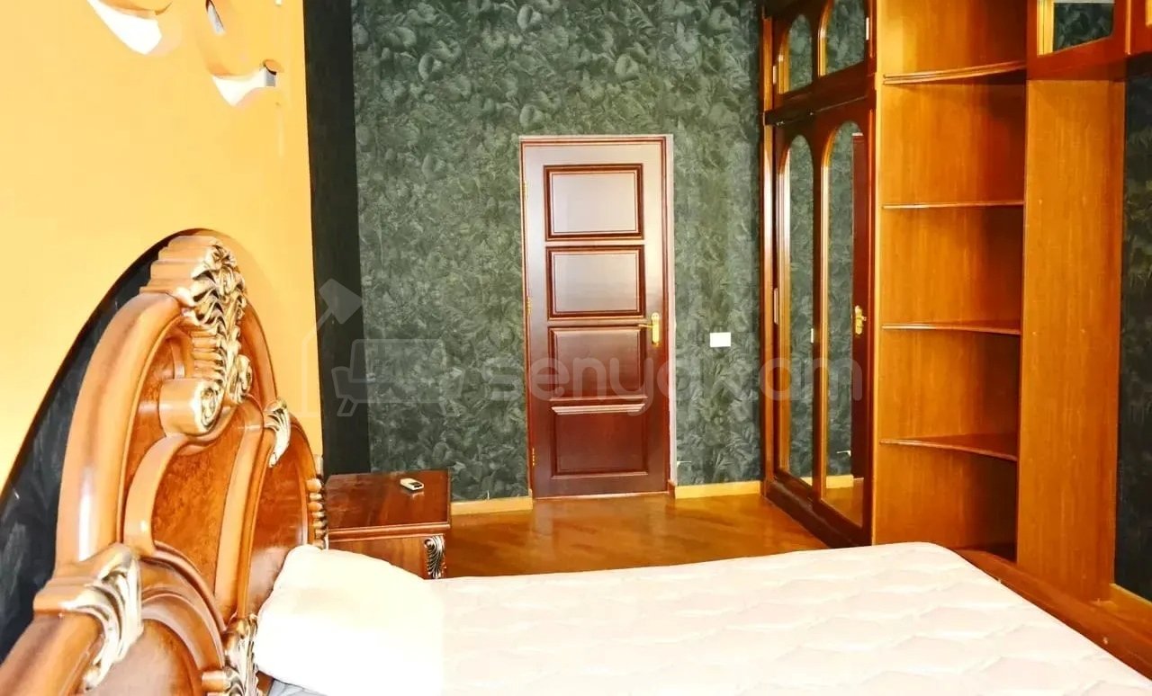 3 Սենյականոց Բնակարան Քարե Շենքում, 105քմ, 6/6 հարկ, Կապիտալ Վերանորոգված
