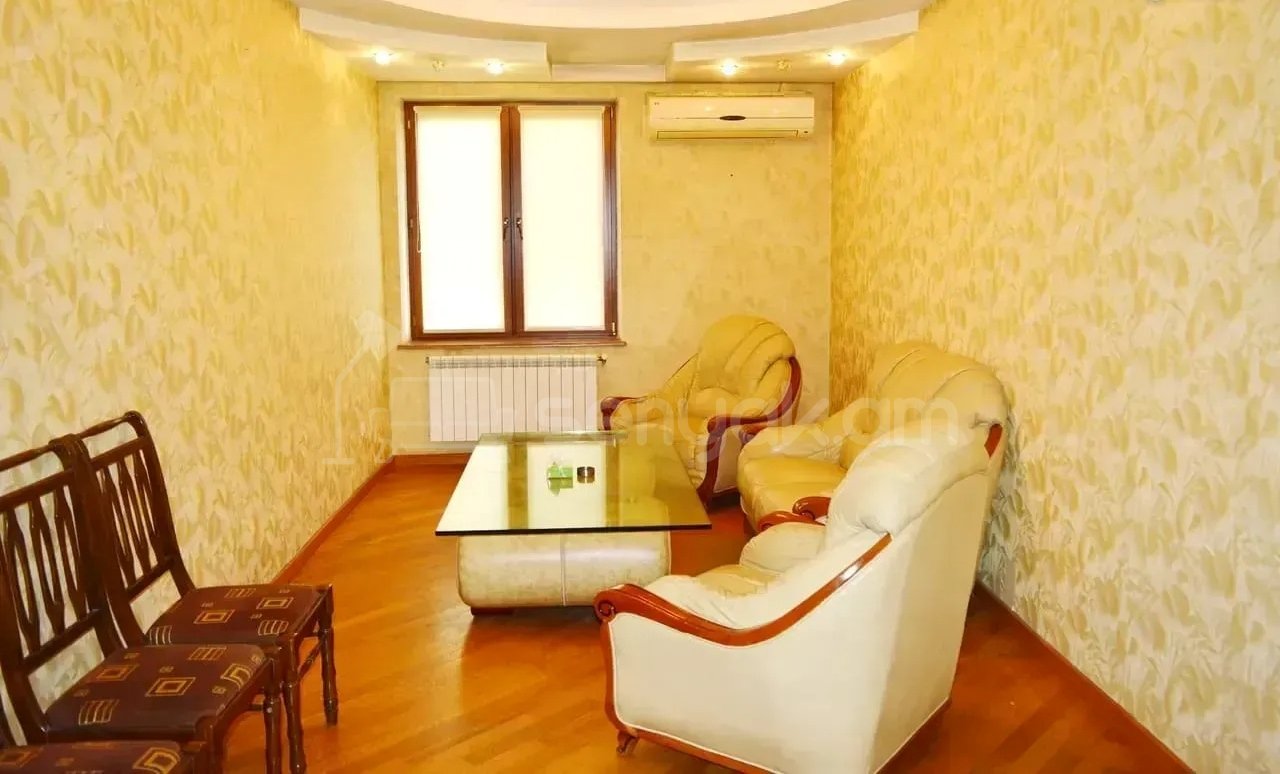 3 Սենյականոց Բնակարան Քարե Շենքում, 105քմ, 6/6 հարկ, Կապիտալ Վերանորոգված