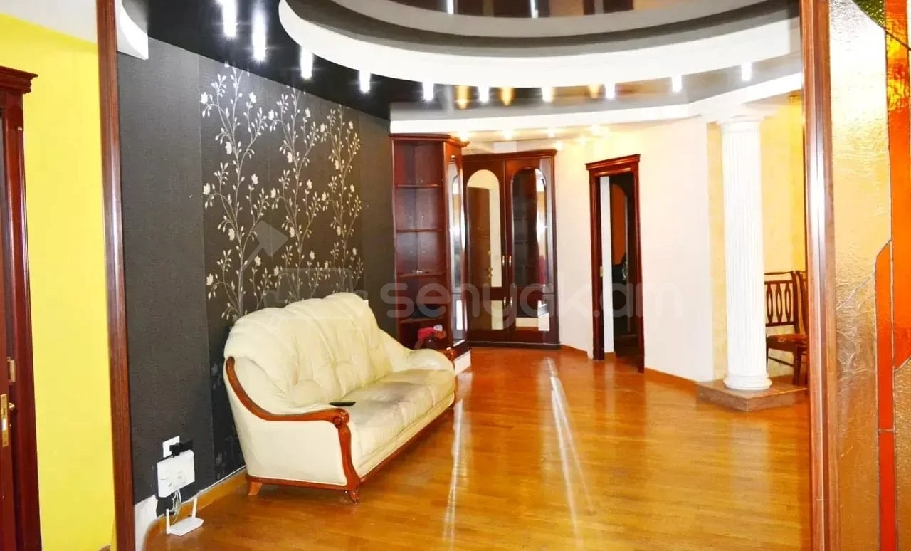 3 Սենյականոց Բնակարան Քարե Շենքում, 105քմ, 6/6 հարկ, Կապիտալ Վերանորոգված