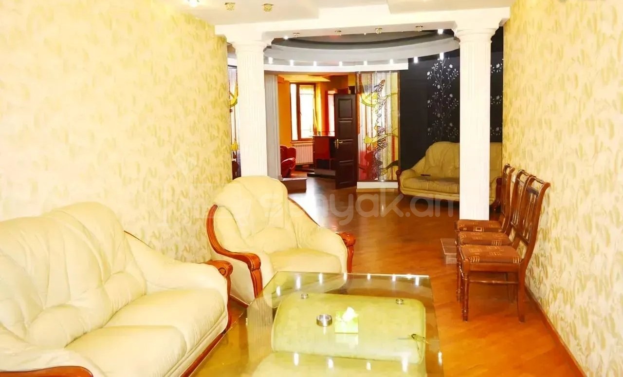3 Սենյականոց Բնակարան Քարե Շենքում, 105քմ, 6/6 հարկ, Կապիտալ Վերանորոգված