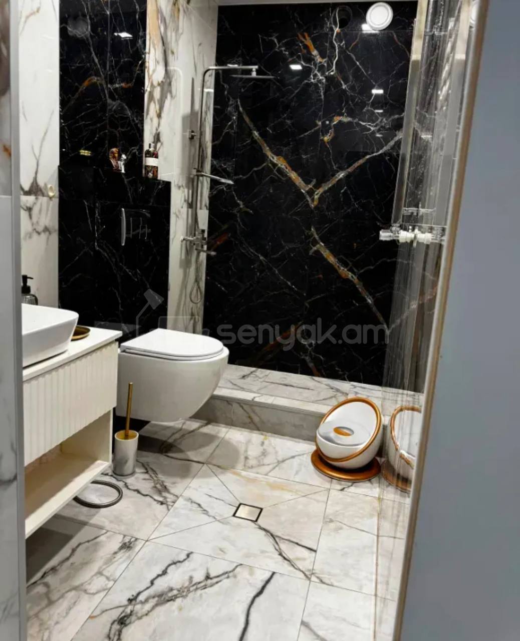 2 Սենյականոց Բնակարան Քարե Շենքում, 50քմ, 1/5 հարկ, Դիզայներական Վերանորոգված, Կահավորված