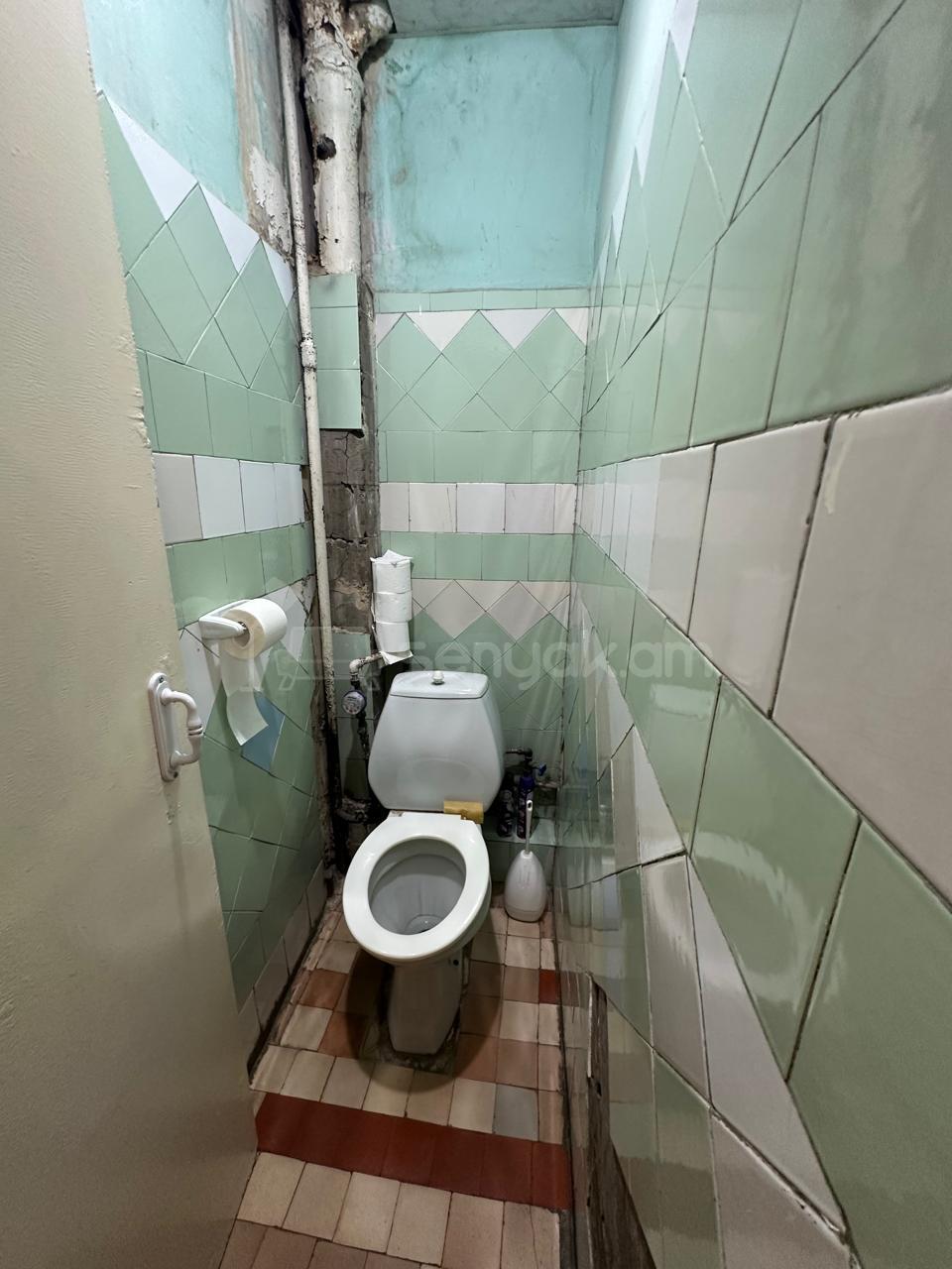 5 Սենյականոց Բնակարան Քարե Շենքում, 105քմ, 2/5 հարկ, Նորմալ Վիճակում, Կահավորված