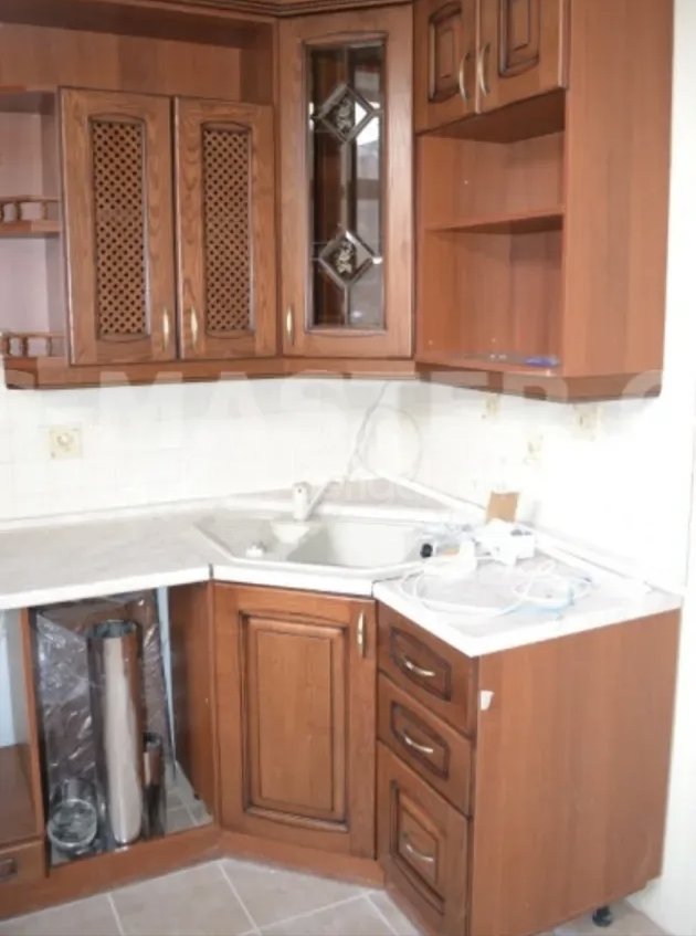 1 Սենյականոց Բնակարան Քարե Շենքում, 42քմ, 4/5 հարկ, Նորմալ Վիճակում, Կահավորված
