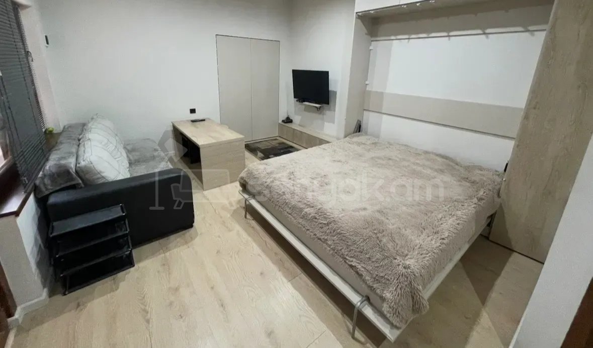 1 Սենյականոց Բնակարան Քարե Շենքում, 52քմ, 1/2 հարկ, Կոսմետիկ Վերանորոգված, Կահավորված