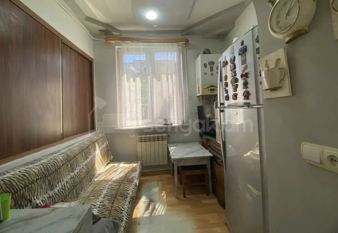 3 Սենյականոց Բնակարան Քարե Շենքում, 55քմ, 2/4 հարկ, Կապիտալ Վերանորոգված