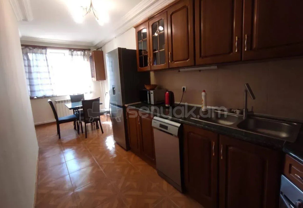 3 Սենյականոց Բնակարան, 79քմ, 4/10 հարկ, Նորմալ Վիճակում
