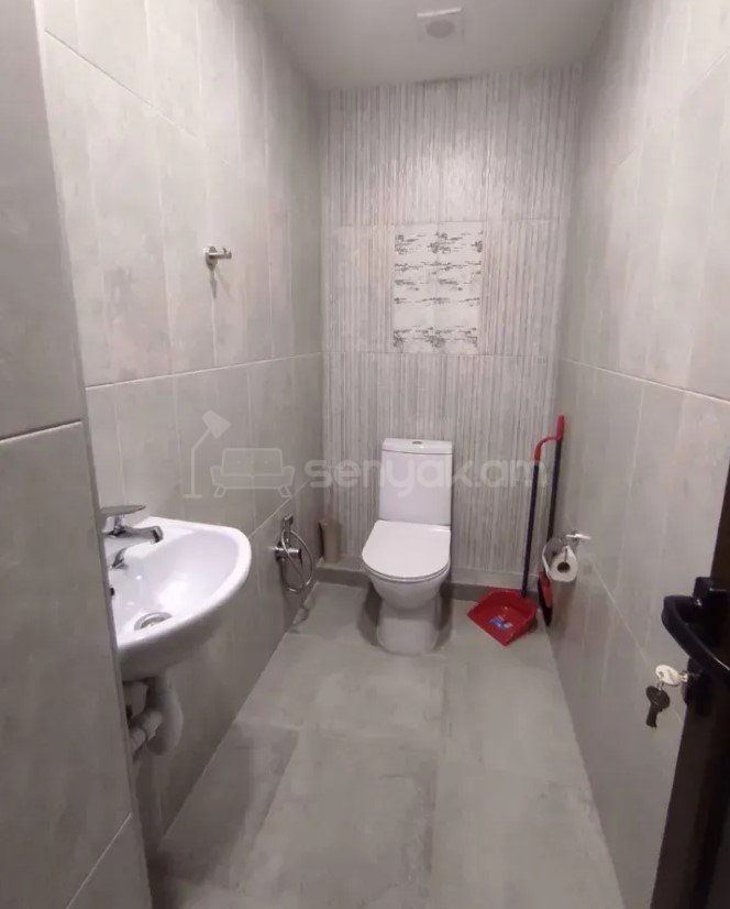 3 Սենյականոց Բնակարան, 79քմ, 4/10 հարկ, Նորմալ Վիճակում