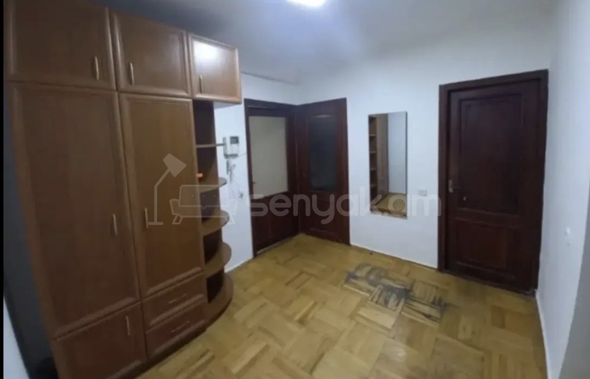 3 Սենյականոց Բնակարան Քարե Շենքում, 46քմ, 1/8 հարկ, Կապիտալ Վերանորոգված