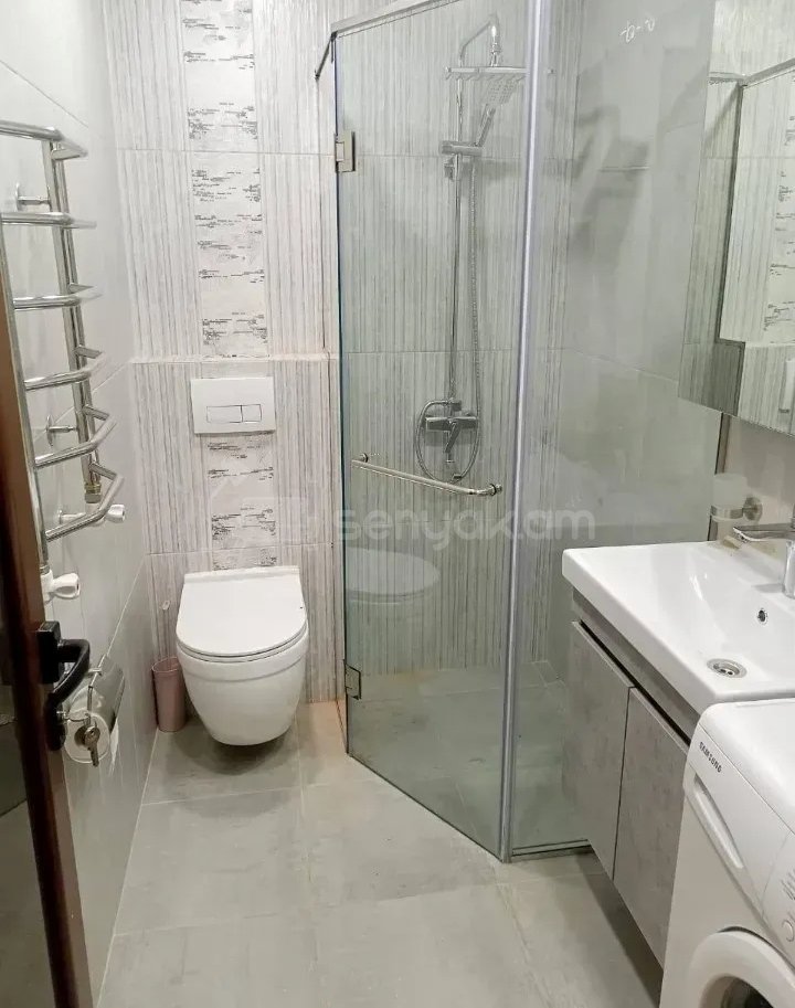 3 Սենյականոց Բնակարան, 79քմ, 4/10 հարկ, Կապիտալ Վերանորոգված