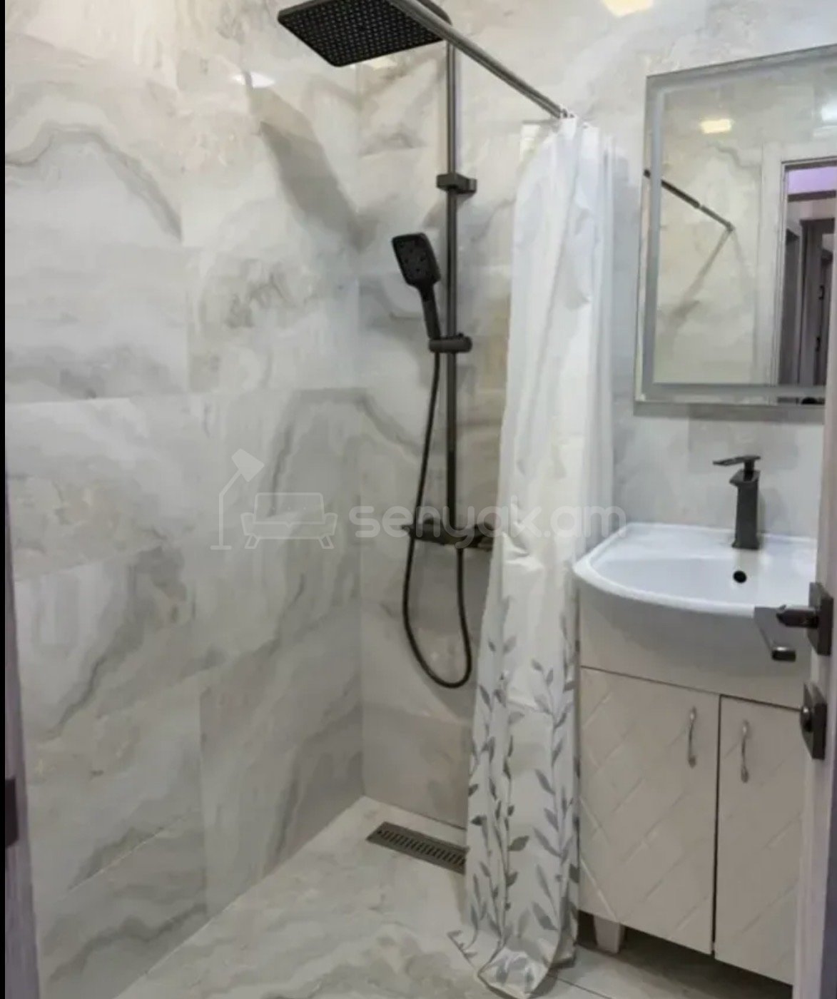 2 Սենյականոց Բնակարան Քարե Շենքում, 61քմ, 3/5 հարկ, Կապիտալ Վերանորոգված