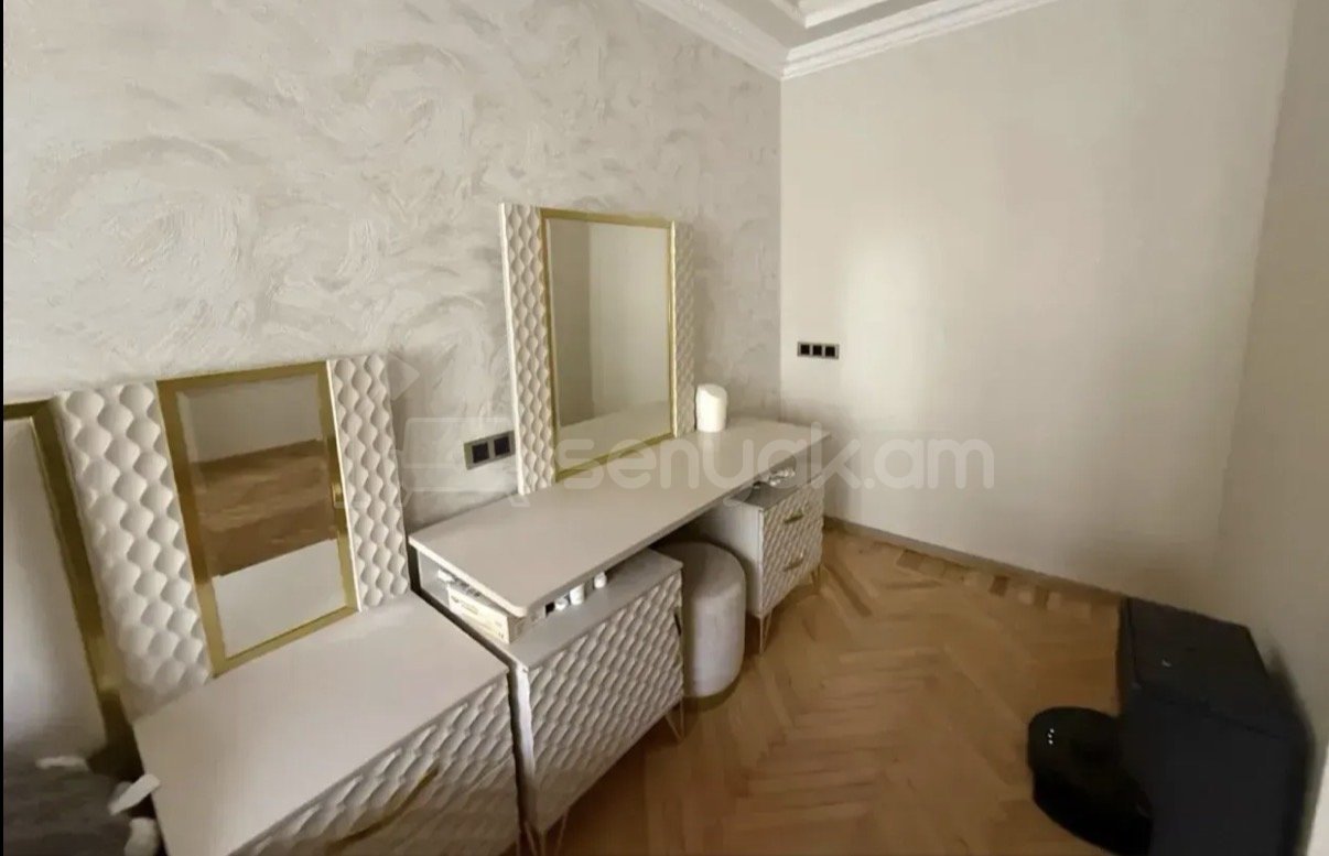 2 Սենյականոց Բնակարան Քարե Շենքում, 61քմ, 3/5 հարկ, Կապիտալ Վերանորոգված
