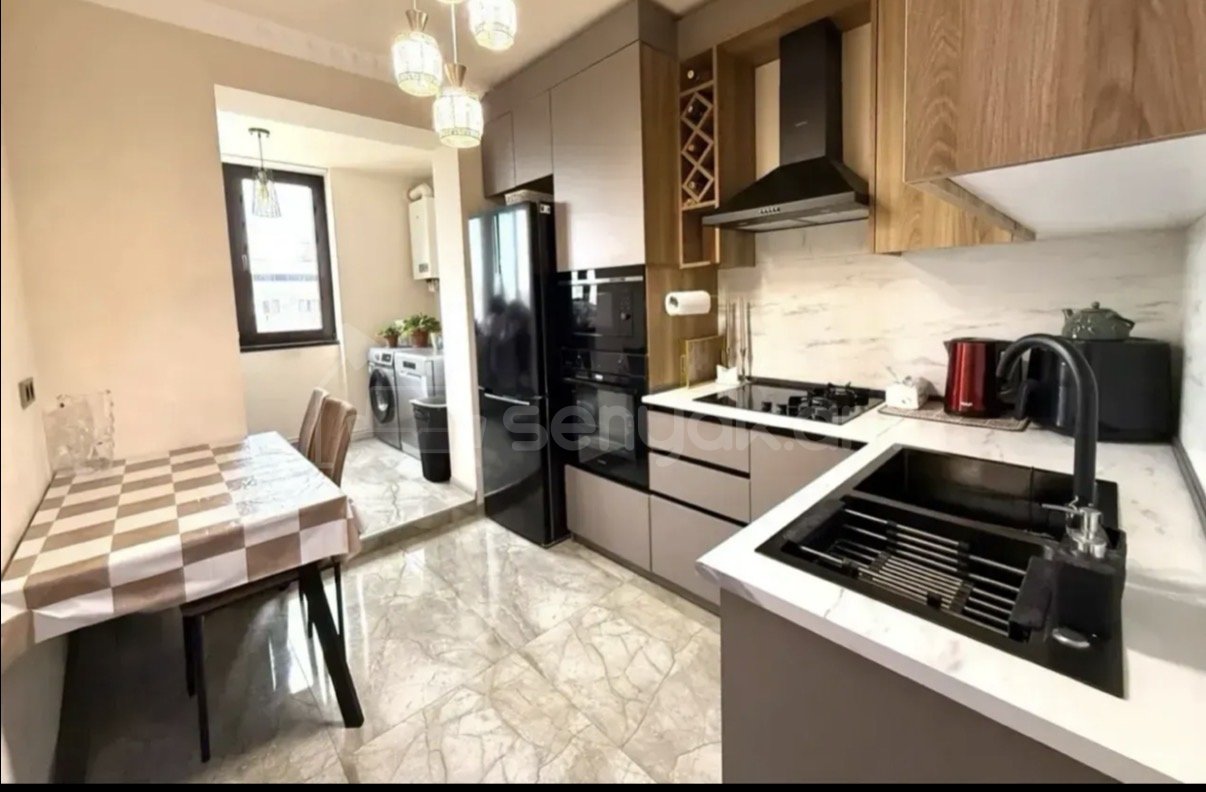 2 Սենյականոց Բնակարան Քարե Շենքում, 61քմ, 3/5 հարկ, Կապիտալ Վերանորոգված