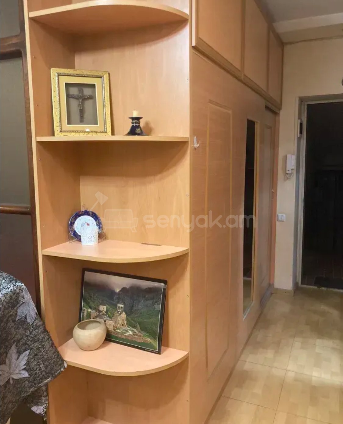 1 Սենյականոց Բնակարան Քարե Շենքում, 50քմ, 4/6 հարկ, Նորմալ Վիճակում, Կահավորված