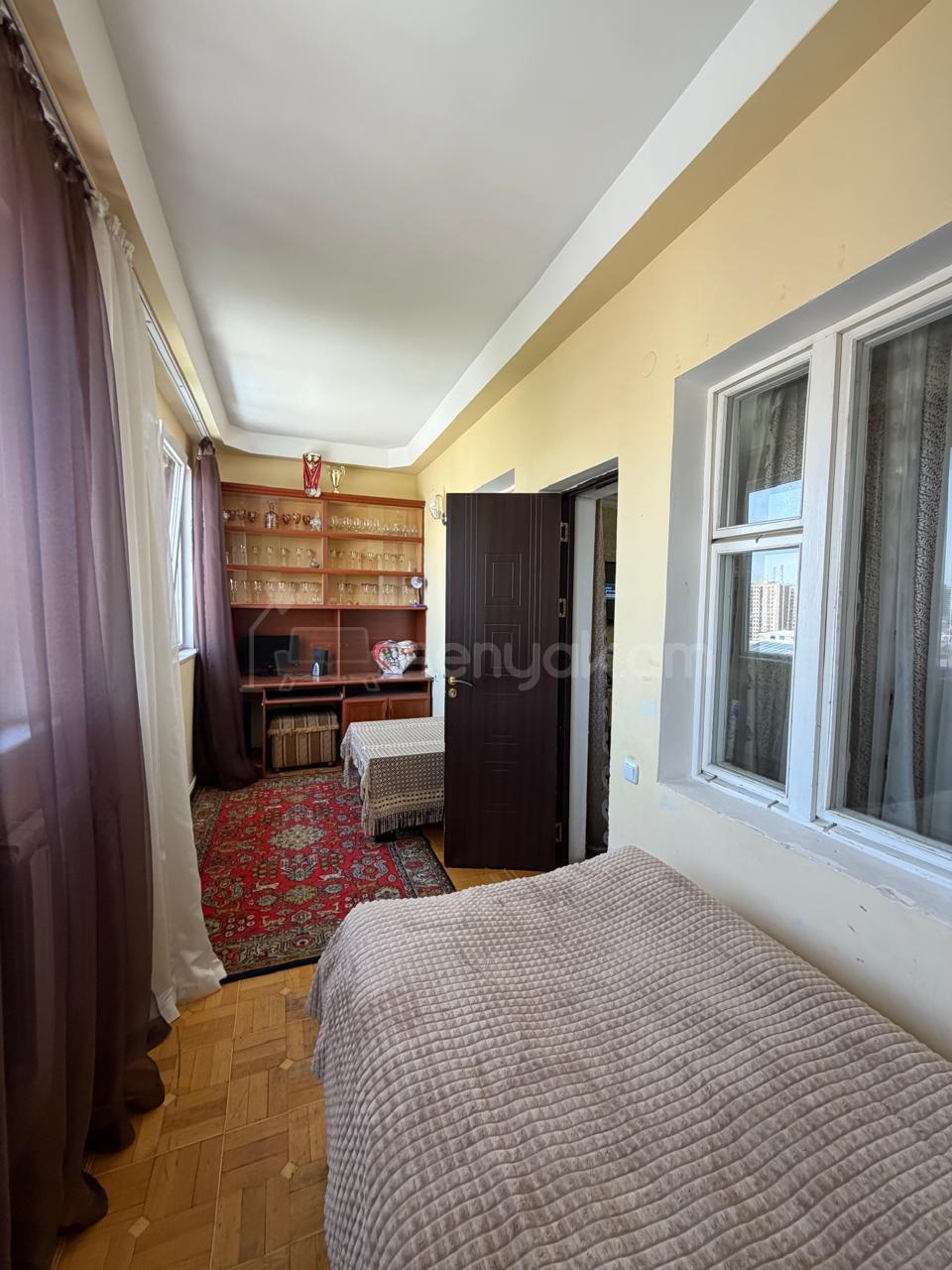3 Սենյականոց Բնակարան, 95քմ, 9/9 հարկ, Նորմալ Վիճակում