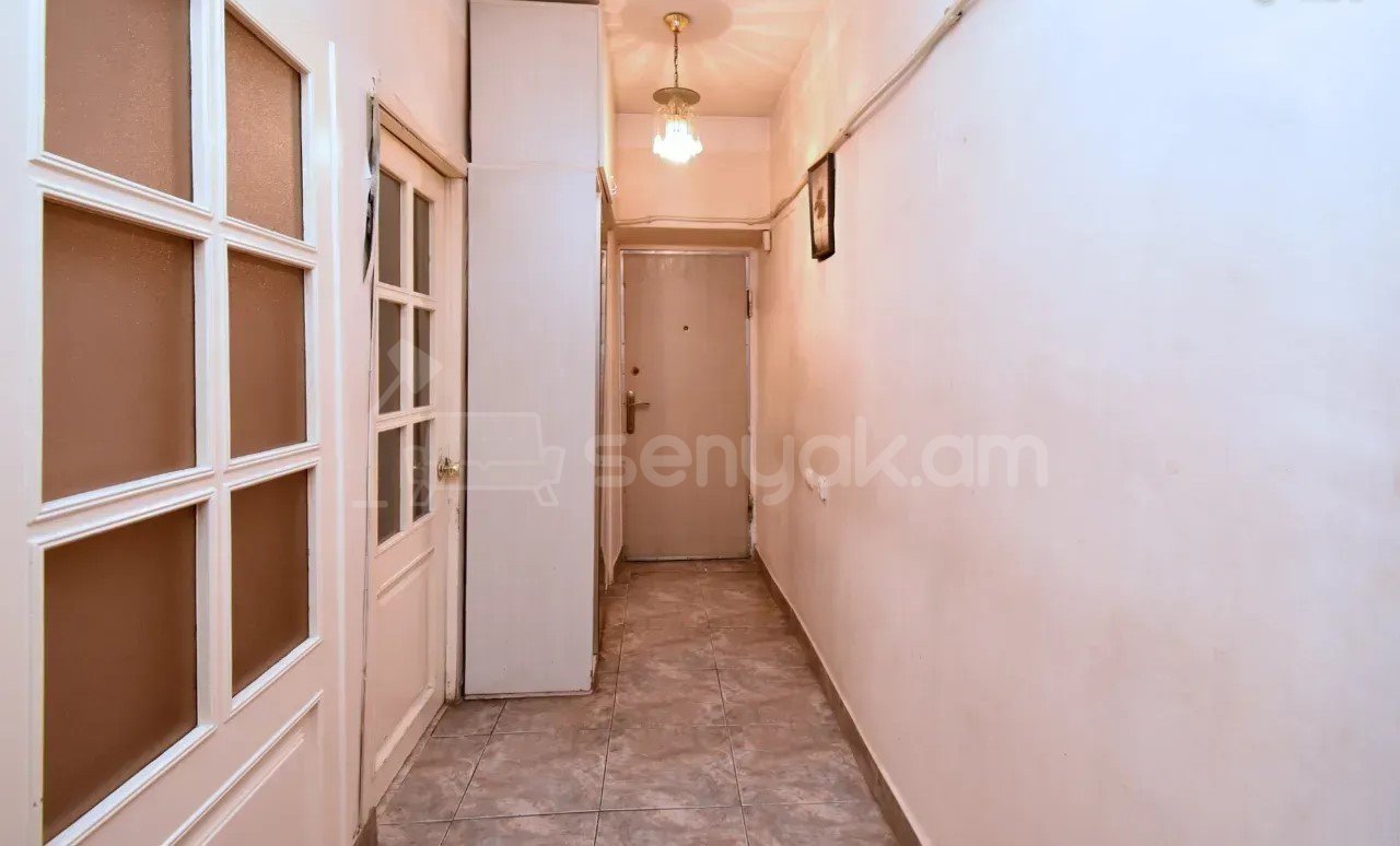 4 Սենյականոց Բնակարան Քարե Շենքում, 105քմ, 5/5 հարկ, Նորմալ Վիճակում