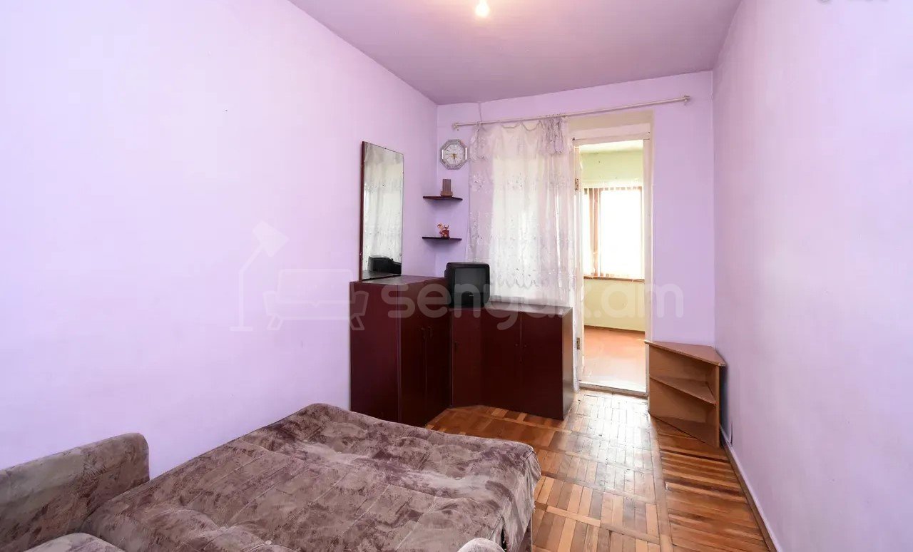 4 Սենյականոց Բնակարան Քարե Շենքում, 105քմ, 5/5 հարկ, Նորմալ Վիճակում