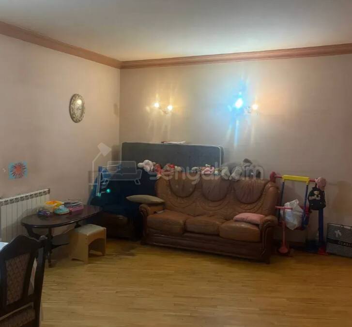 3 Սենյականոց Բնակարան Քարե Շենքում, 100քմ, 3/4 հարկ, Կոսմետիկ Վերանորոգված