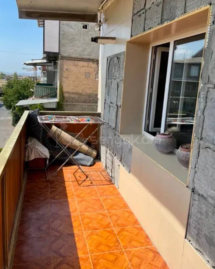 3 Սենյականոց Բնակարան Քարե Շենքում, 100քմ, 3/4 հարկ, Կոսմետիկ Վերանորոգված