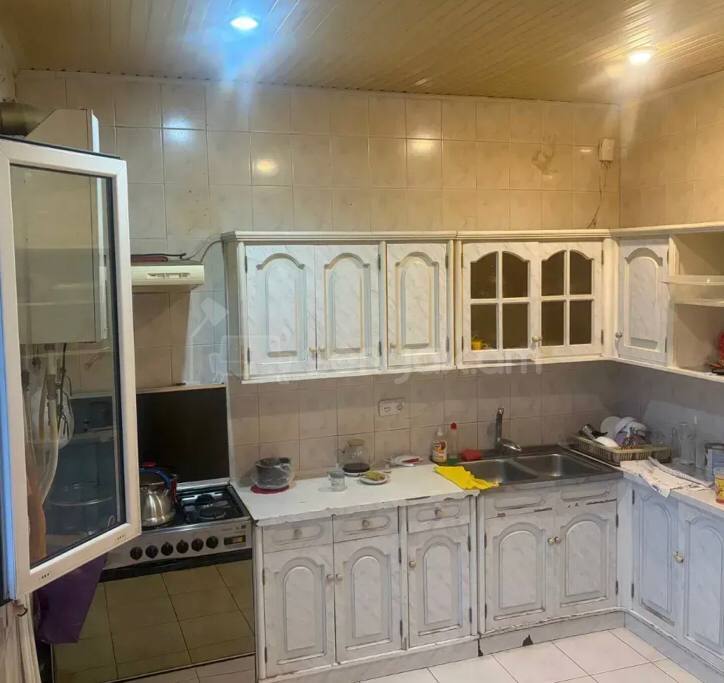 3 Սենյականոց Բնակարան Քարե Շենքում, 100քմ, 3/4 հարկ, Կոսմետիկ Վերանորոգված, Կահավորված