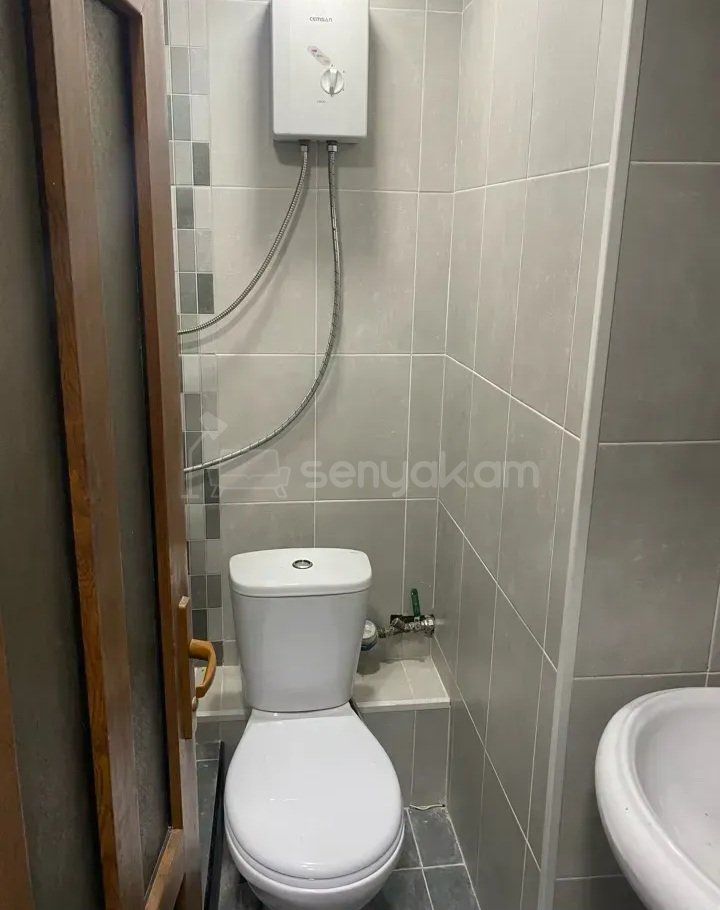 1 Սենյականոց Բնակարան Քարե Շենքում, 20քմ, 4/5 հարկ, Կապիտալ Վերանորոգված, Կահավորված