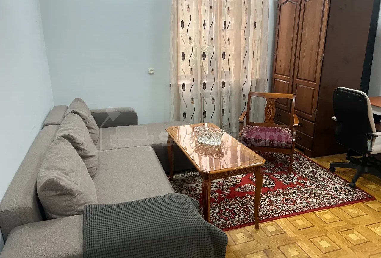 2 Սենյականոց Բնակարան Քարե Շենքում, 40քմ, 2/4 հարկ, Կապիտալ Վերանորոգված, Կահավորված