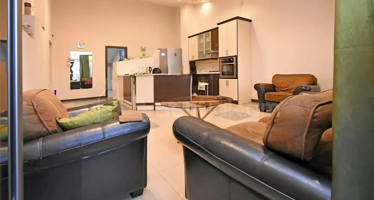 3 Սենյականոց Բնակարան Քարե Շենքում, 94քմ, 5/5 հարկ, Կապիտալ Վերանորոգված