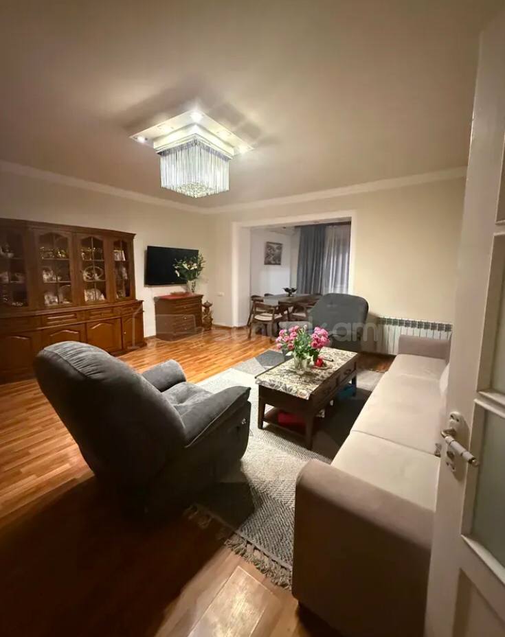 3 Սենյականոց Բնակարան Քարե Շենքում, 90քմ, 5/5 հարկ, Կոսմետիկ Վերանորոգված