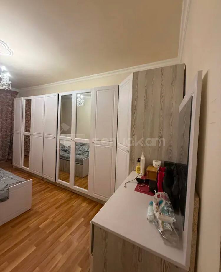 3 Սենյականոց Բնակարան Քարե Շենքում, 90քմ, 5/5 հարկ, Կոսմետիկ Վերանորոգված