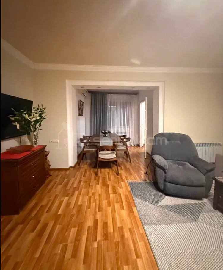 3 Սենյականոց Բնակարան Քարե Շենքում, 90քմ, 5/5 հարկ, Կոսմետիկ Վերանորոգված