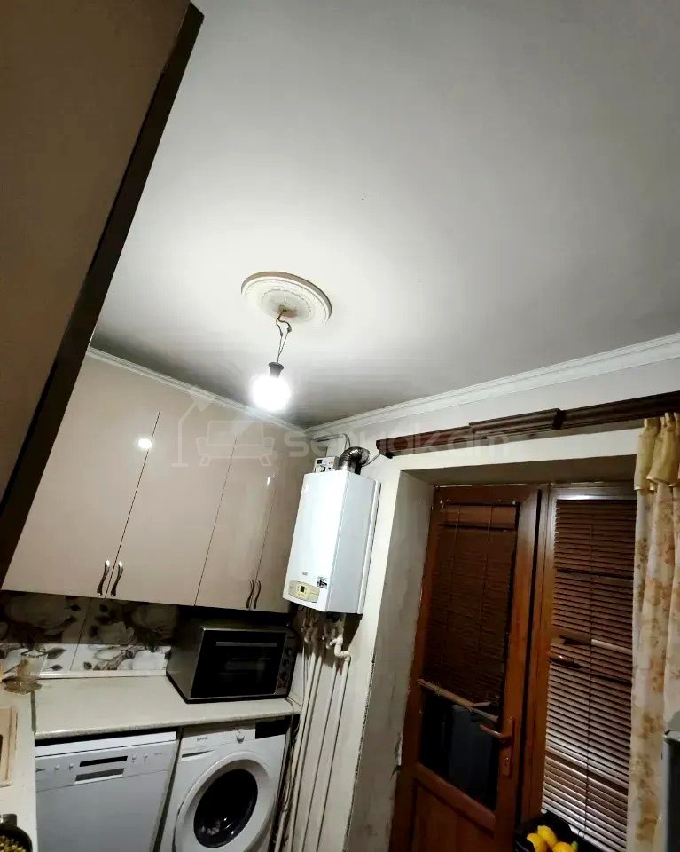 3 Սենյականոց Բնակարան Քարե Շենքում, 75քմ, 4/5 հարկ, Կապիտալ Վերանորոգված