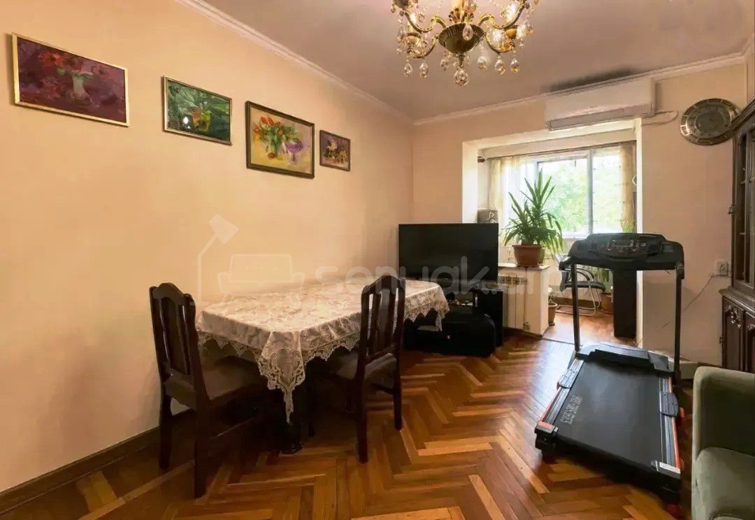 3 Սենյականոց Բնակարան Քարե Շենքում, 75քմ, 4/5 հարկ, Կապիտալ Վերանորոգված