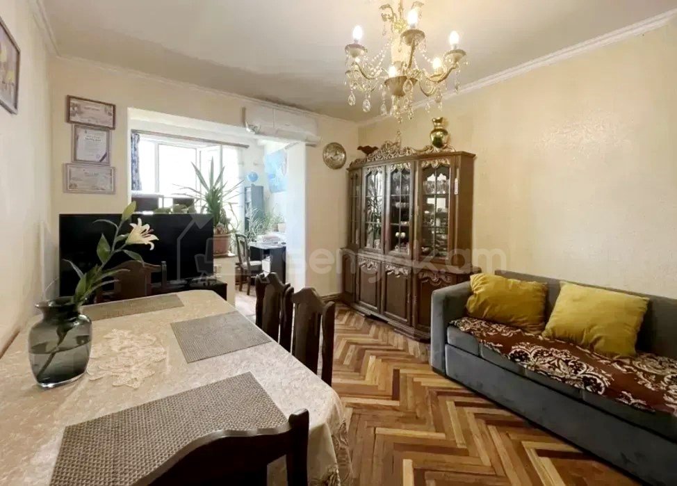 3 Սենյականոց Բնակարան Քարե Շենքում, 75քմ, 4/5 հարկ, Կապիտալ Վերանորոգված