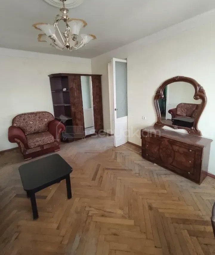 1 Սենյականոց Բնակարան Քարե Շենքում, 45քմ, 4/5 հարկ, Նորմալ Վիճակում, Կահավորված, Արևկող