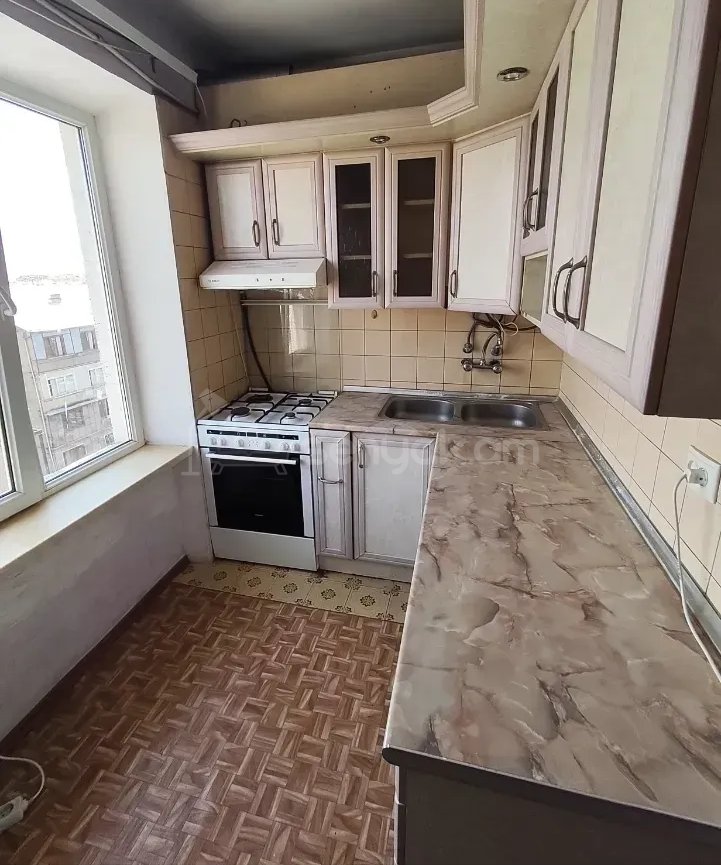 1 Սենյականոց Բնակարան Քարե Շենքում, 45քմ, 4/5 հարկ, Նորմալ Վիճակում, Կահավորված, Արևկող
