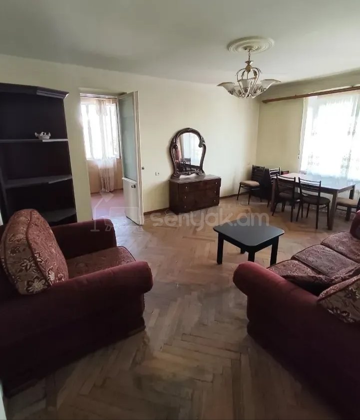 1 Սենյականոց Բնակարան Քարե Շենքում, 45քմ, 4/5 հարկ, Նորմալ Վիճակում, Կահավորված, Արևկող