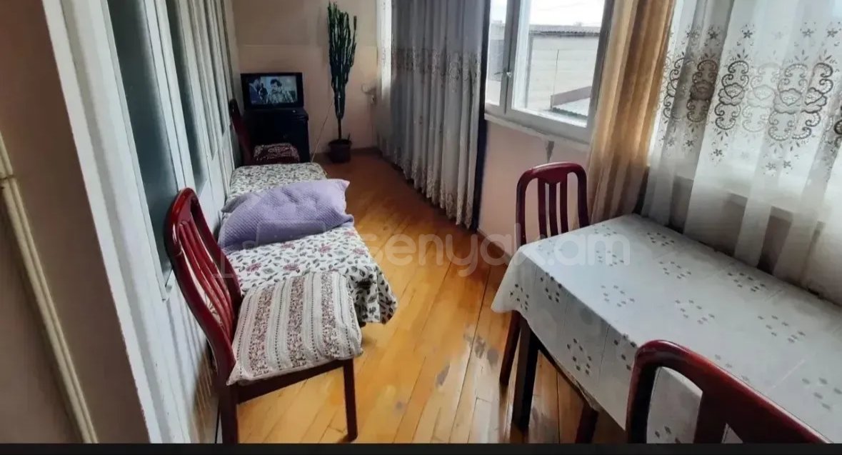3 Սենյականոց Բնակարան Քարե Շենքում, 78քմ, 3/5 հարկ, Նորմալ Վիճակում, Կահավորված