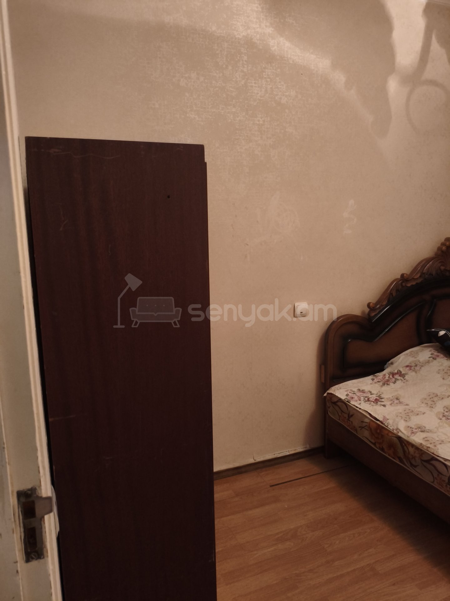 3 Սենյականոց Բնակարան Քարե Շենքում, 82քմ, 3/5 հարկ, Նորմալ Վիճակում, Կահավորված