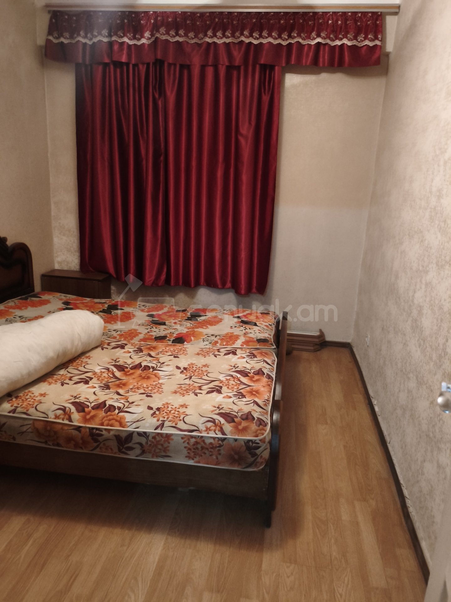 3 Սենյականոց Բնակարան Քարե Շենքում, 82քմ, 3/5 հարկ, Նորմալ Վիճակում, Կահավորված