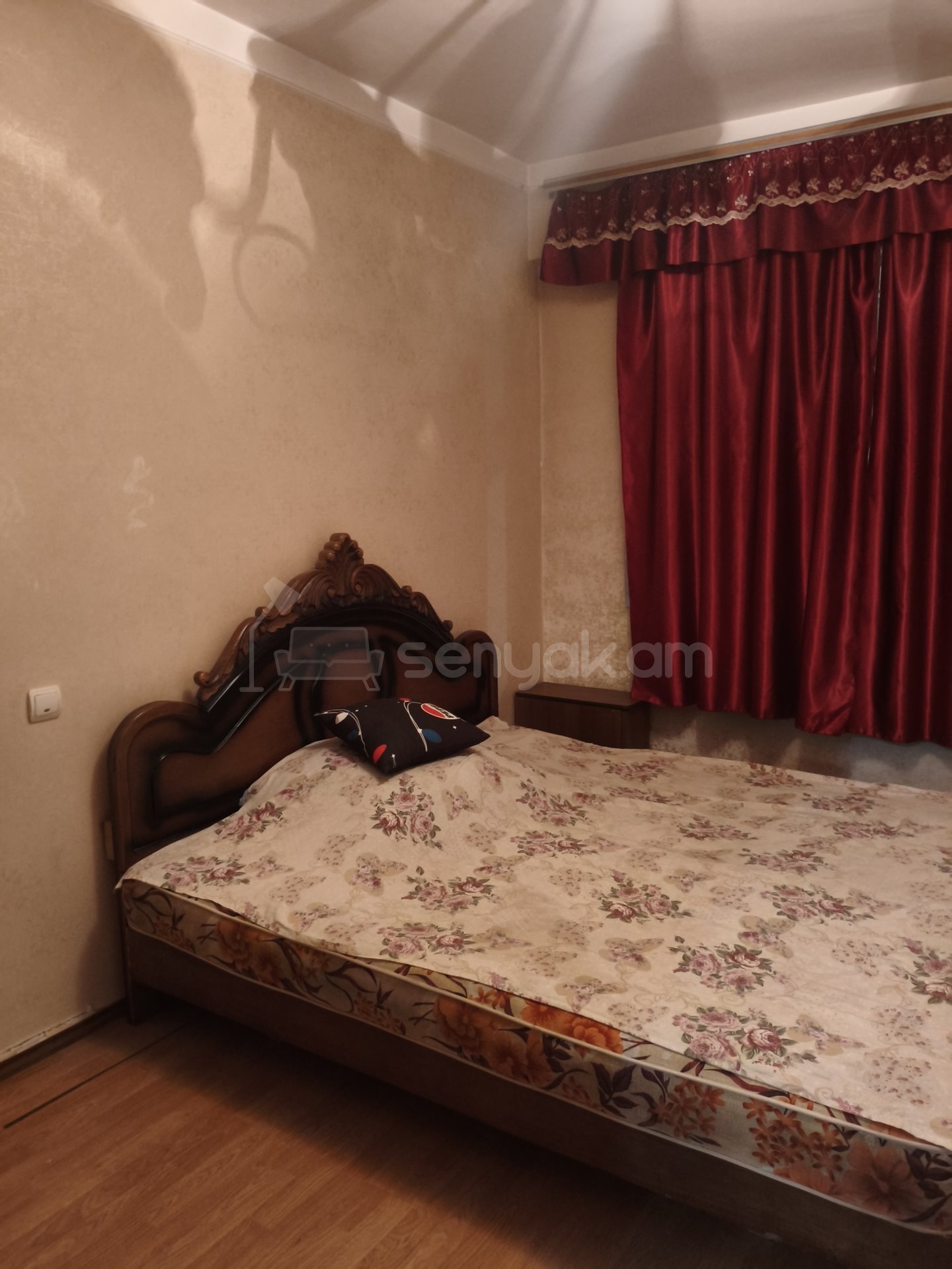 3 Սենյականոց Բնակարան Քարե Շենքում, 82քմ, 3/5 հարկ, Նորմալ Վիճակում, Կահավորված