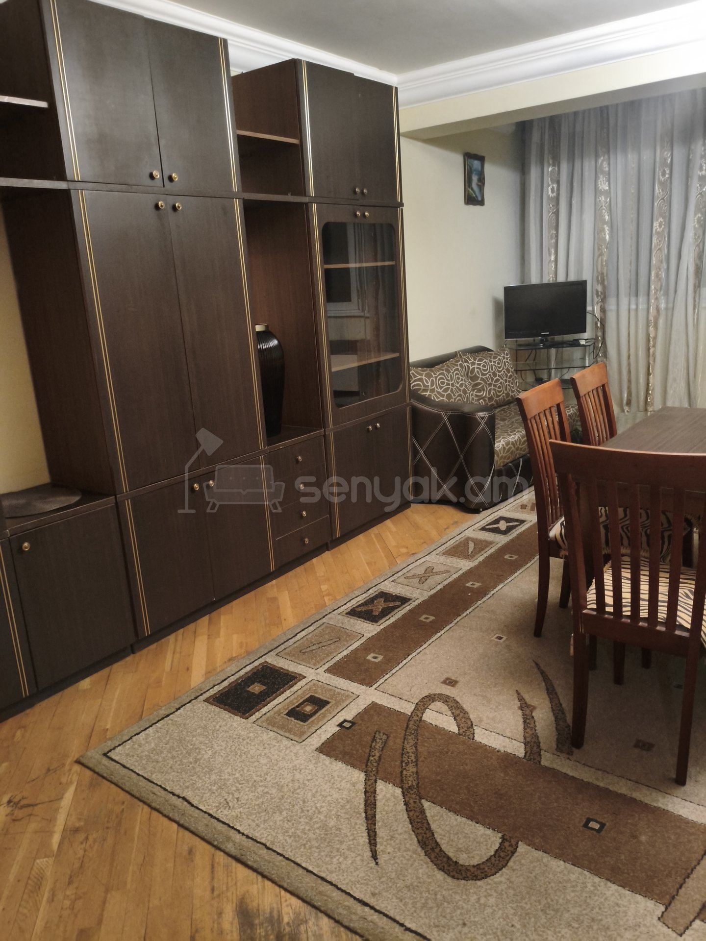 3 Սենյականոց Բնակարան Քարե Շենքում, 82քմ, 3/5 հարկ, Նորմալ Վիճակում, Կահավորված