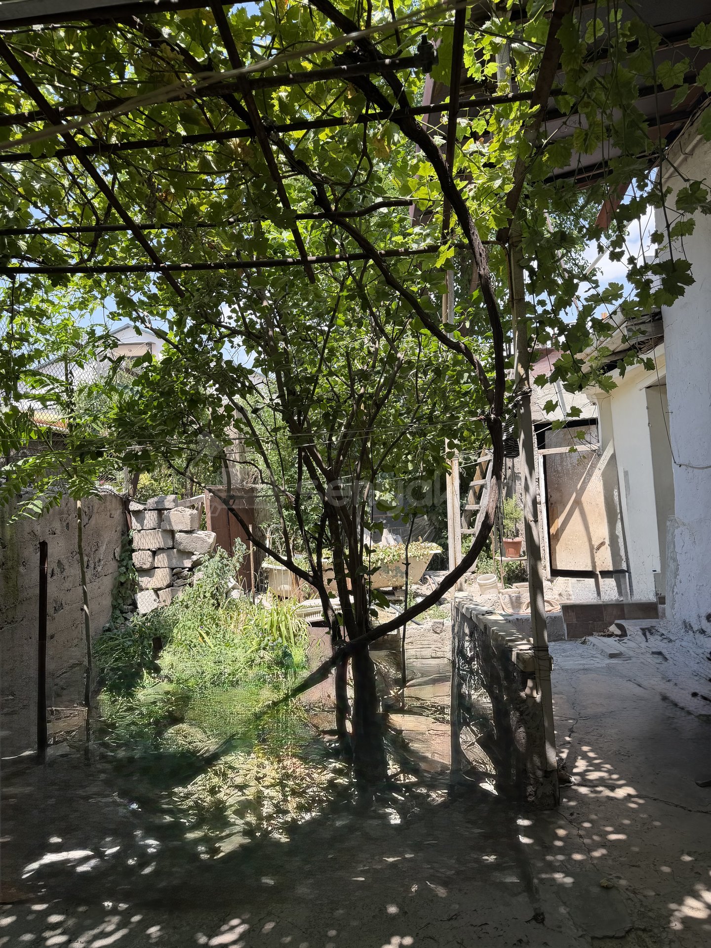 3 Սենյականոց Բնակարան Քարե Շենքում, 200քմ, 2/2 հարկ, Կոսմետիկ Վերանորոգված