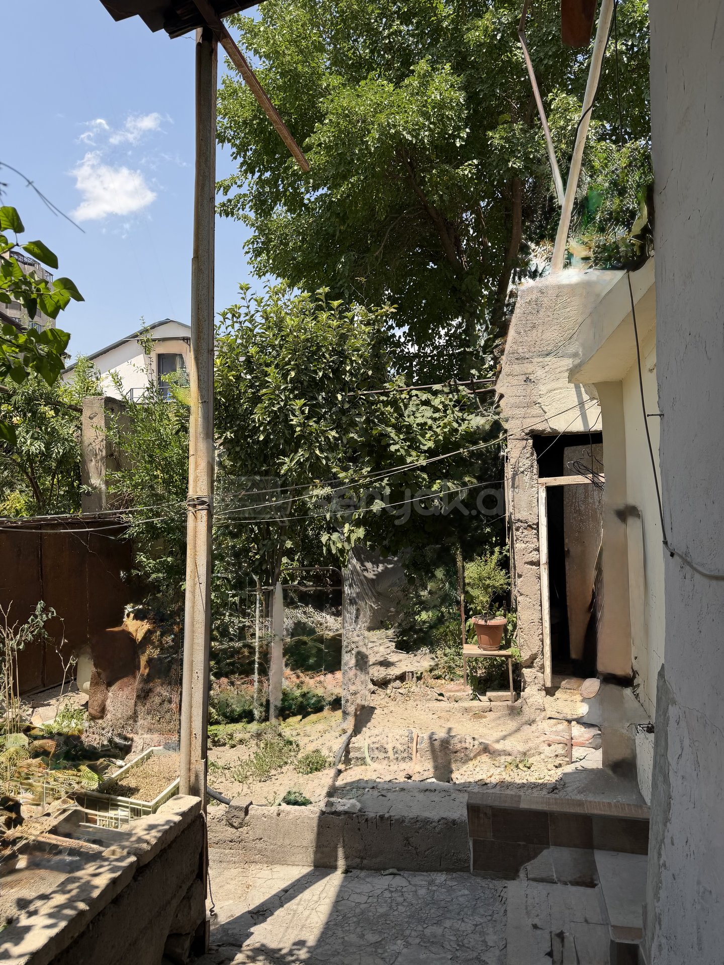 3 Սենյականոց Բնակարան Քարե Շենքում, 200քմ, 2/2 հարկ, Կոսմետիկ Վերանորոգված