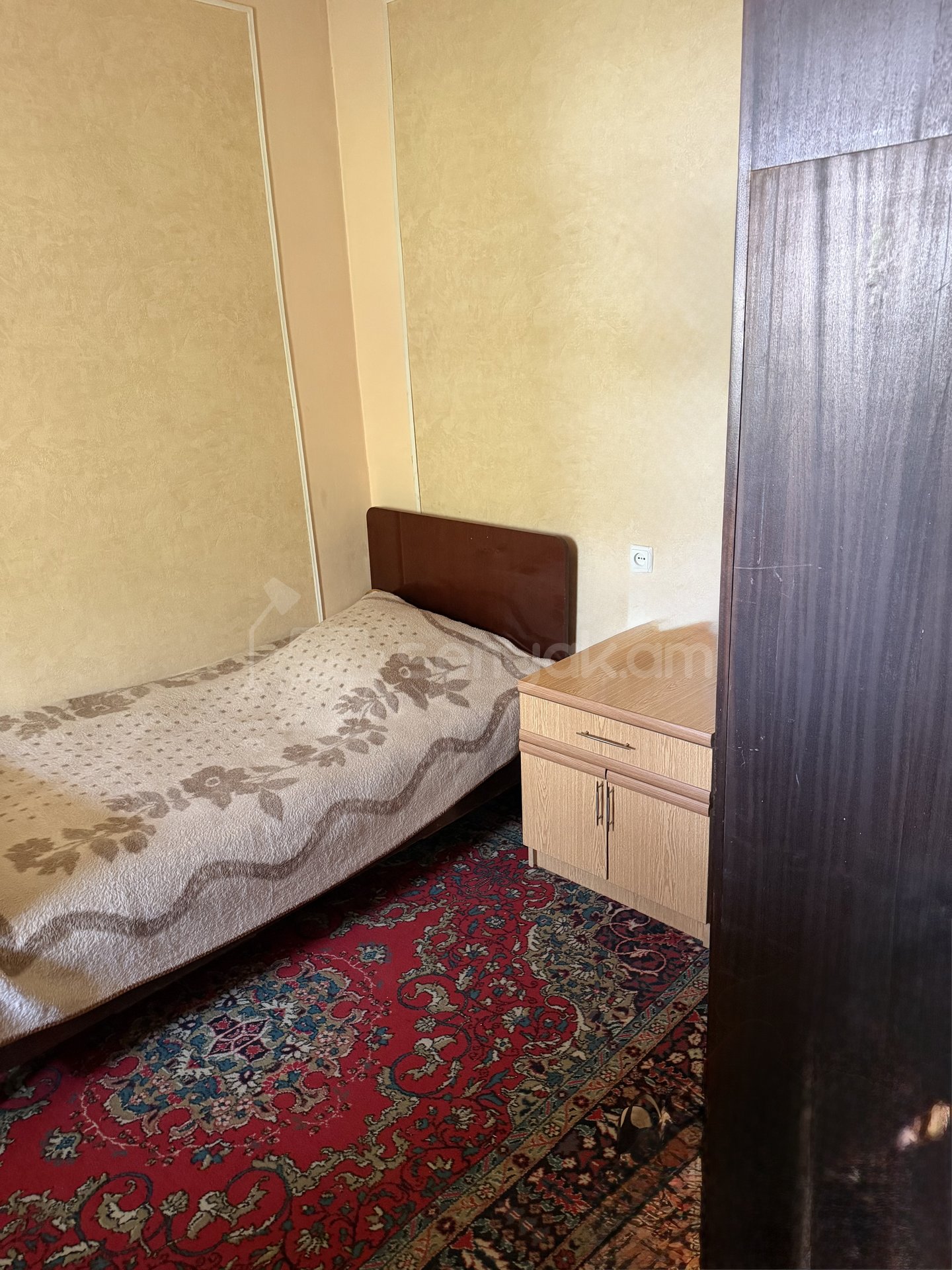 3 Սենյականոց Բնակարան Քարե Շենքում, 200քմ, 2/2 հարկ, Կոսմետիկ Վերանորոգված