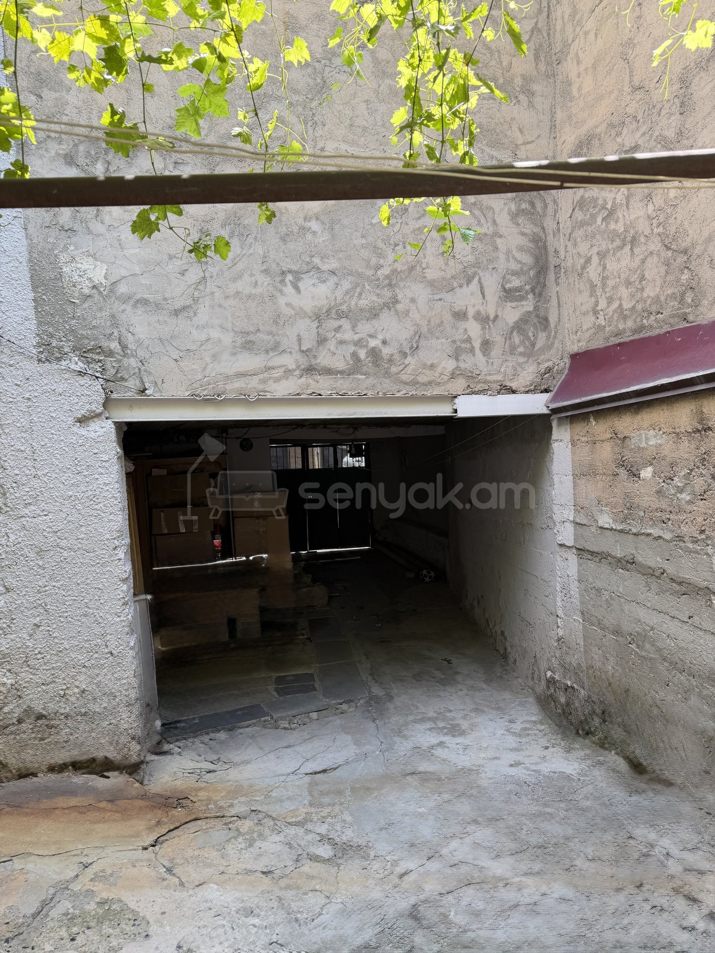 3 Սենյականոց Բնակարան Քարե Շենքում, 200քմ, 2/2 հարկ, Կոսմետիկ Վերանորոգված