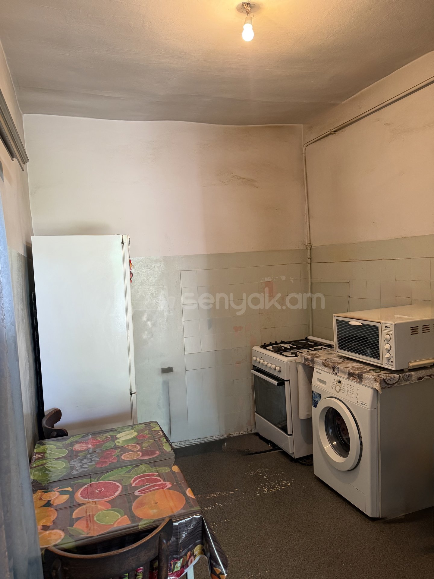 3 Սենյականոց Բնակարան Քարե Շենքում, 200քմ, 2/2 հարկ, Կոսմետիկ Վերանորոգված