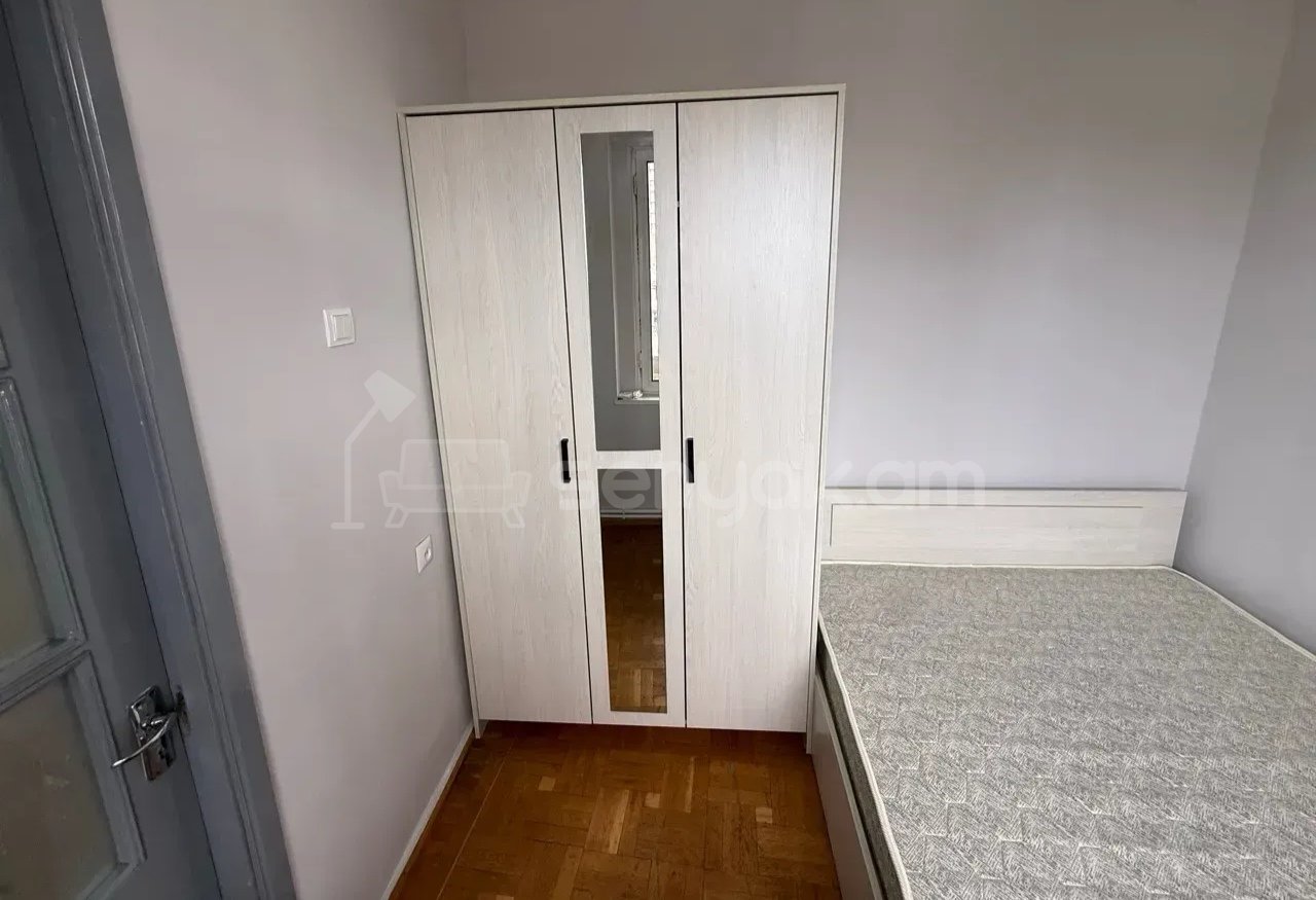 3 Սենյականոց Բնակարան Քարե Շենքում, 70քմ, 3/5 հարկ, Նորմալ Վիճակում, Կահավորված