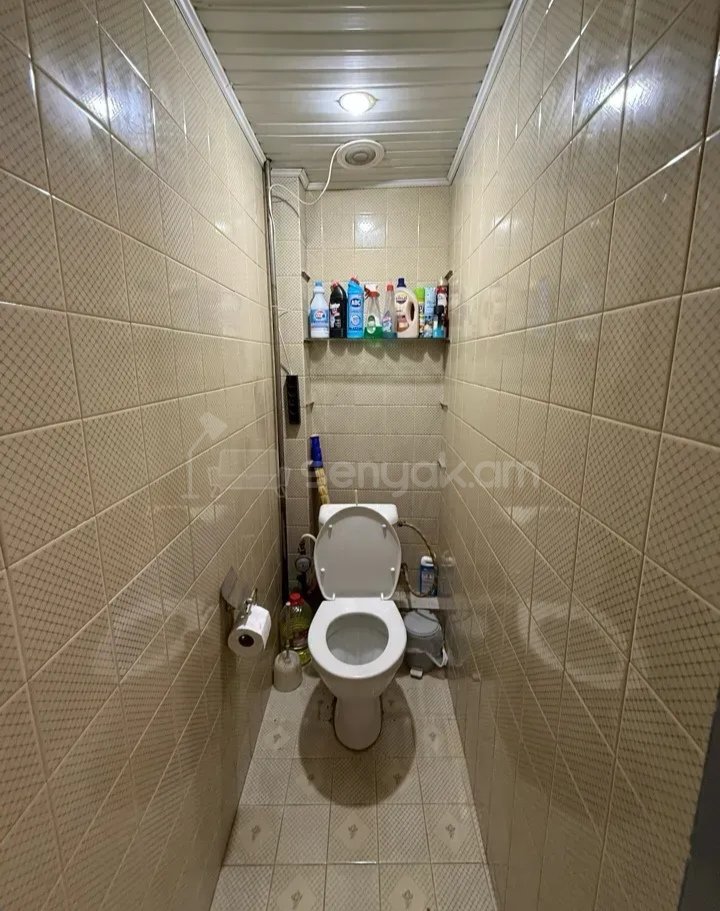 3 Սենյականոց Բնակարան Քարե Շենքում, 70քմ, 3/5 հարկ, Նորմալ Վիճակում, Կահավորված