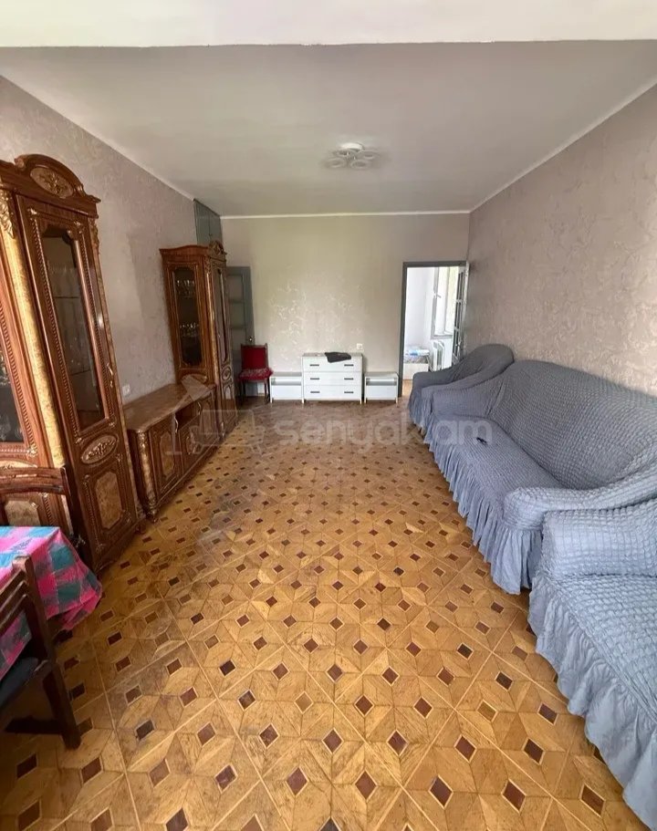 3 Սենյականոց Բնակարան Քարե Շենքում, 70քմ, 3/5 հարկ, Նորմալ Վիճակում, Կահավորված